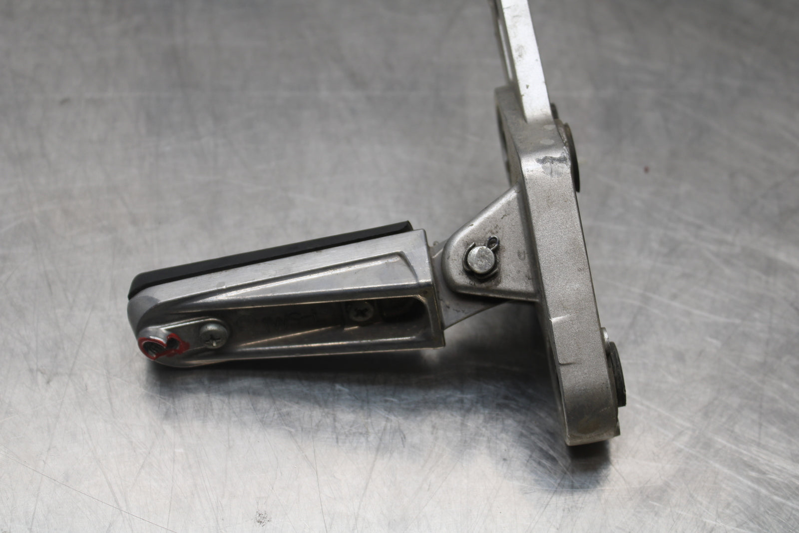 14-17 YAMAHA FZ07 LEFT REARSET REAR SET DRIVER FOOT PEG REST STOP BB162
