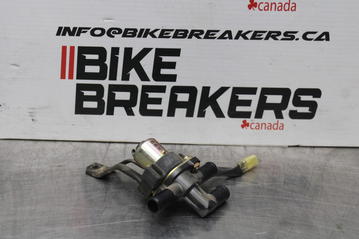 05 YAMAHA YZF R6 AIR VALVE SOLENOID TOP ENGINE SWITCH SENSOR BB858