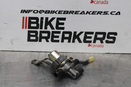 05 YAMAHA YZF R6 AIR VALVE SOLENOID TOP ENGINE SWITCH SENSOR BB858