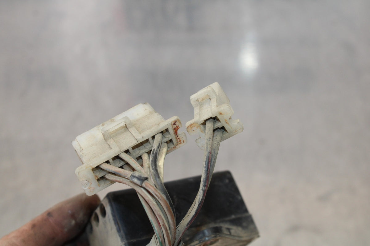 76-77 HONDA GOLDWING 1000 FUSE BOX  BB171
