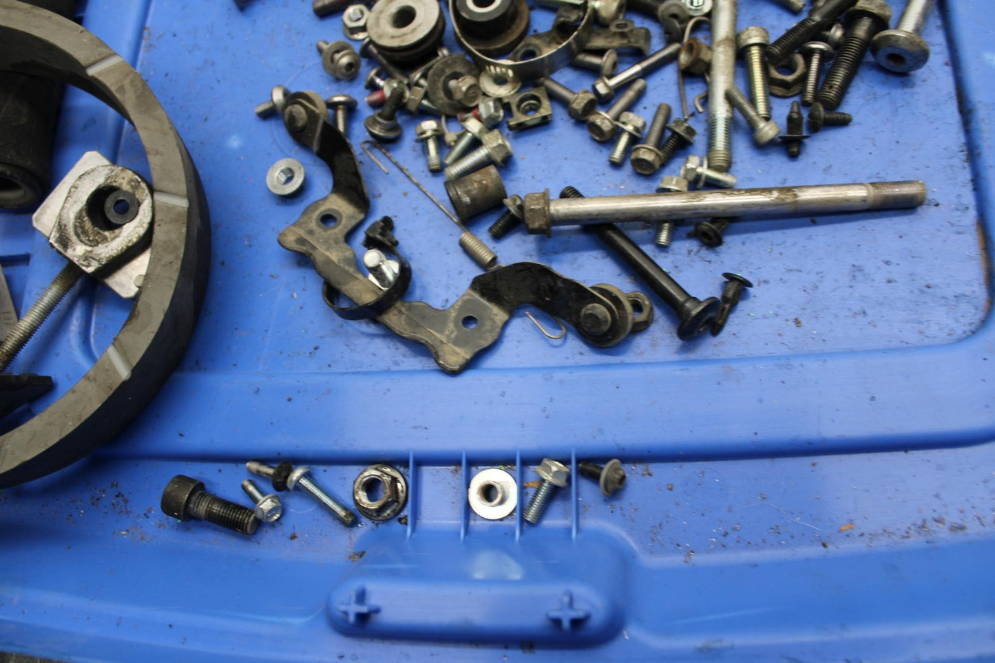 17 KAWASAKI VERSYS_X 300 LEFTOVER MOUNTING BOLTS HARDWARE MOTOR SCREWS BB504