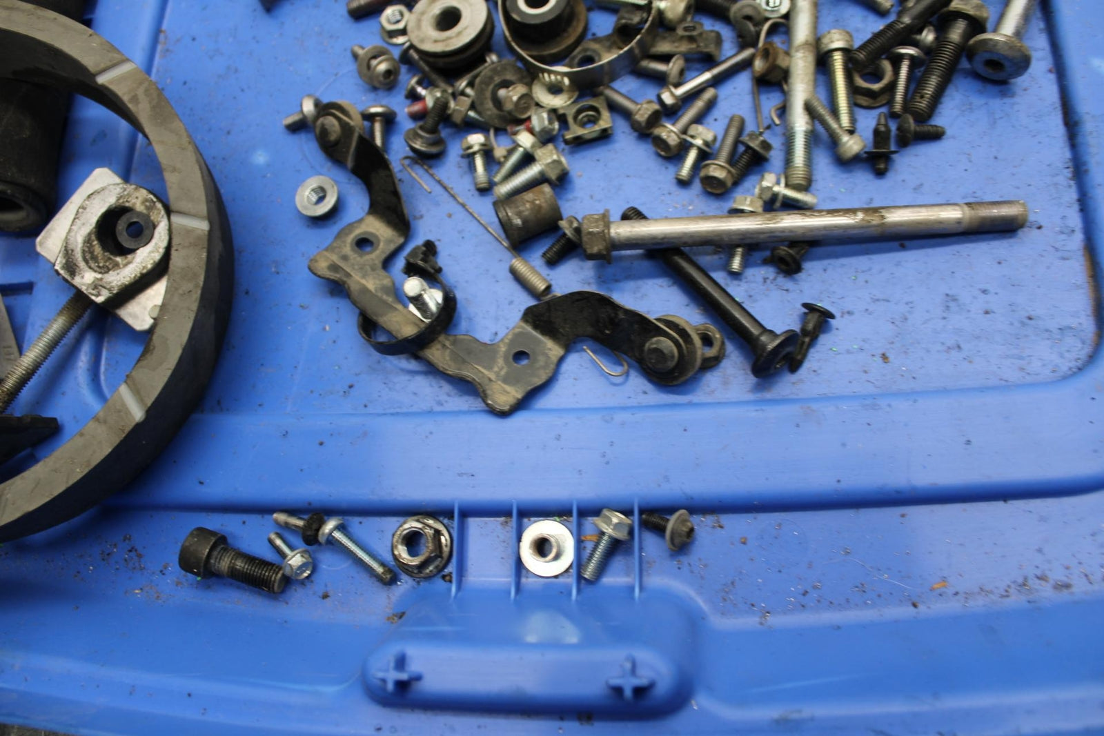 17 KAWASAKI VERSYS_X 300 LEFTOVER MOUNTING BOLTS HARDWARE MOTOR SCREWS BB504