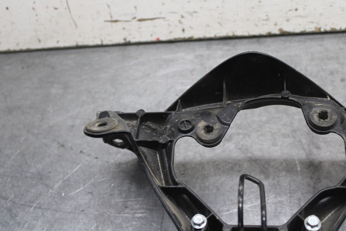 08-10 SUZUKI GSXR 600 UPPER FAIRING MIRROR GAUGES STAY BRACKET  BB721