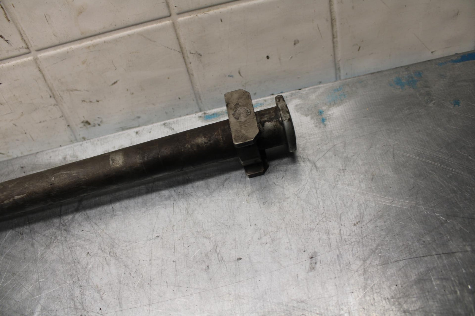 02-03 HONDA CBR900RR 954 REAR AXLE BACK WHEEL RIM PIVOT BOLT AXEL BB497