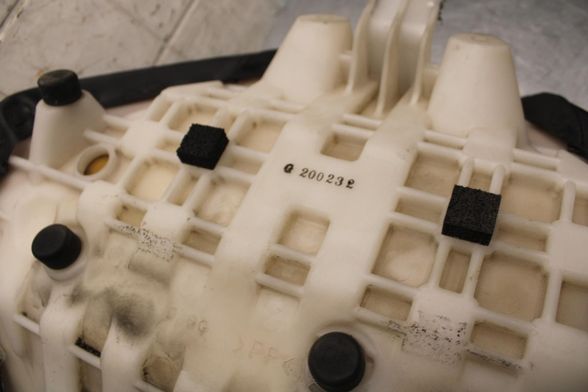 06-09 SUZUKI M109R BOULAVARD FRONT DRIVERS SEAT BB501