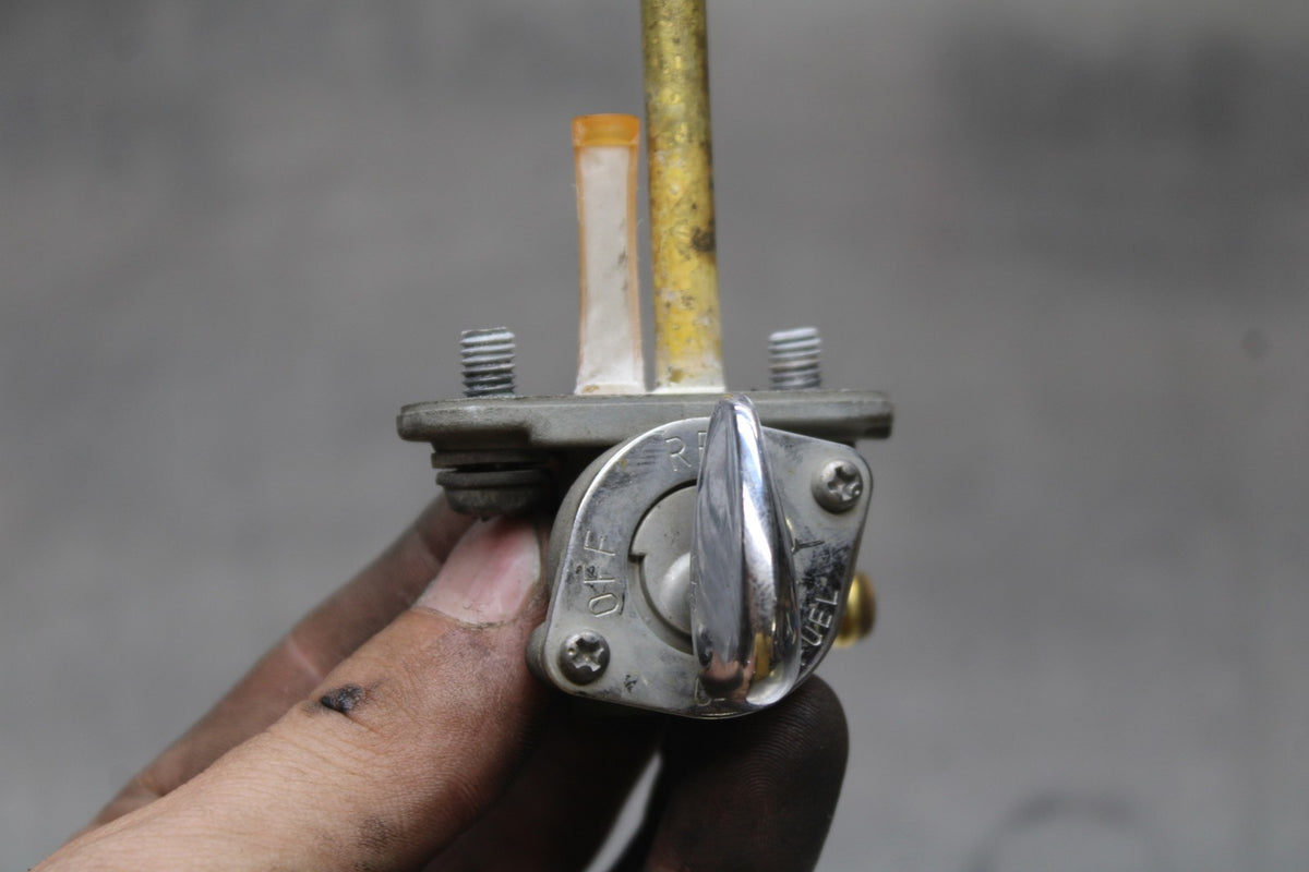 08 YAMAHA V STAR 1100 XVS1100AW CLASSIC GAS TANK FUEL PETCOCK BB916
