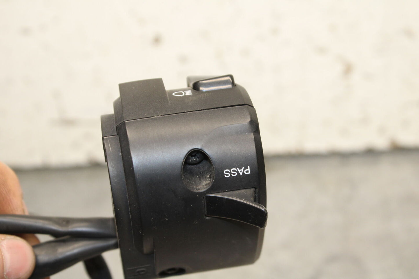 19-22 KAWASAKI Z400 LEFT CLIP ON HANDLE HORN SIGNALS SWITCH SWITCHES BB738