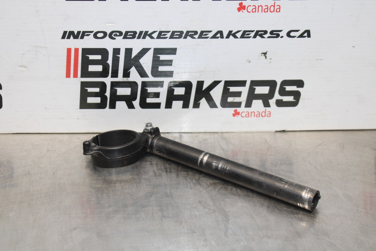 11-25 SUZUKI GSXR 600  RIGHT CLIP ON HANDLEBAR BB830