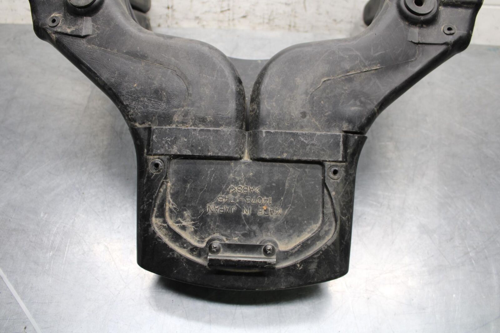 2000 Kawasaki Ninja ZX12R ZX1200A LEFT/ RIGHT RAM AIR INTAKE DUCT SET BB565