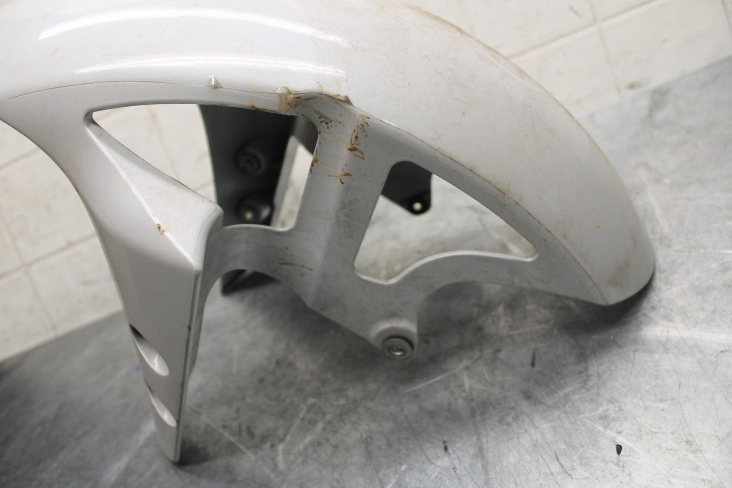 2013 Yamaha YZF R1 FRONT WHEEL FENDER COWL FAIRING  BB507