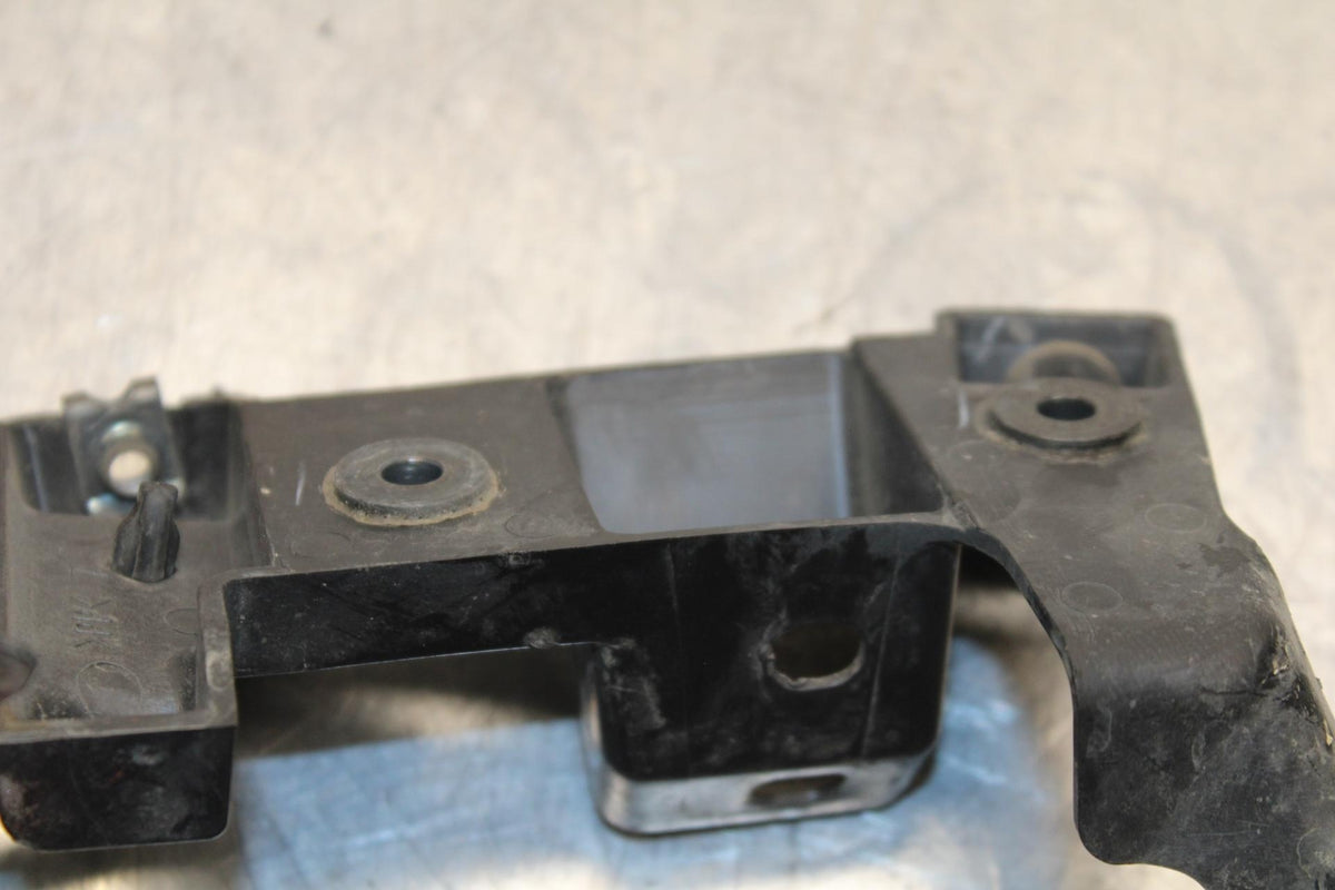 2007 Yamaha YZF R6 FRAME TO FAIRING BRCKET MOUNT PAIR SET BB590