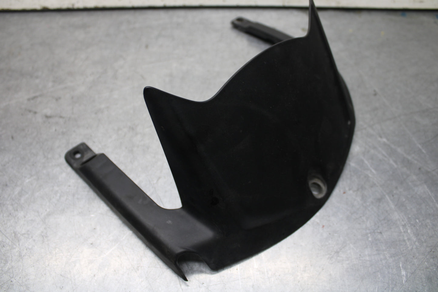 16 KAWASAKI NINJA ZX10R REAR BACK WHEEL TIRE HUGGER FENDER 35023-0188  BB650