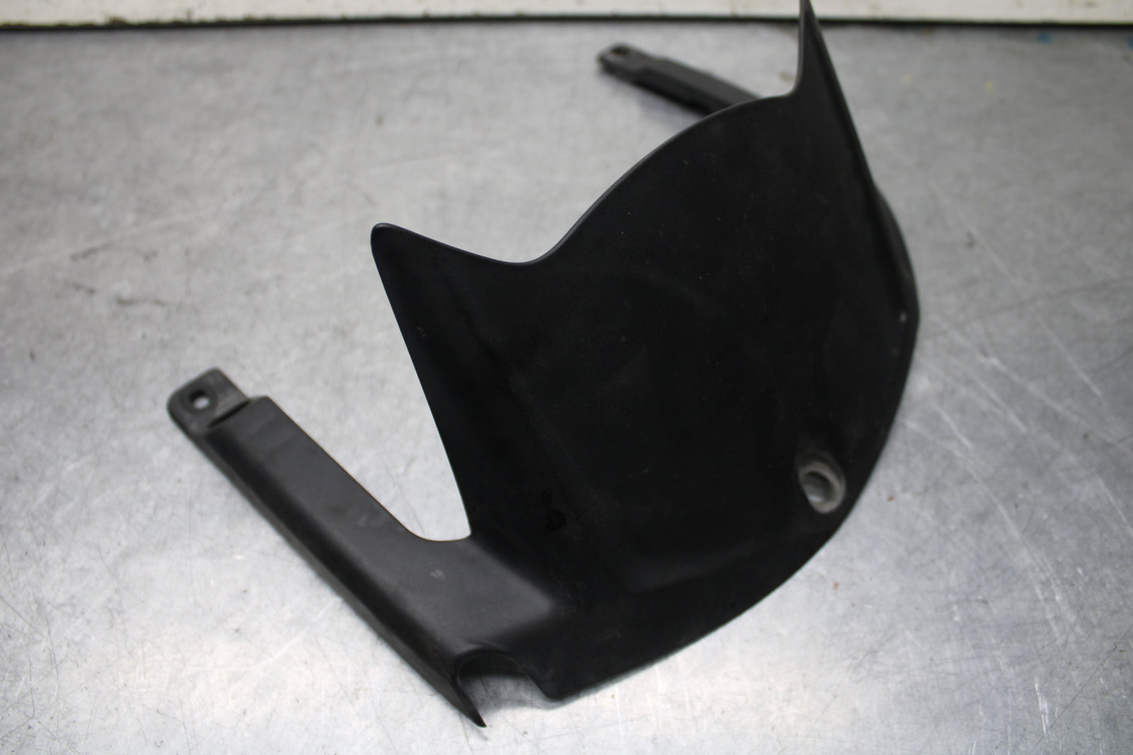 16 KAWASAKI NINJA ZX10R REAR BACK WHEEL TIRE HUGGER FENDER 35023-0188  BB650