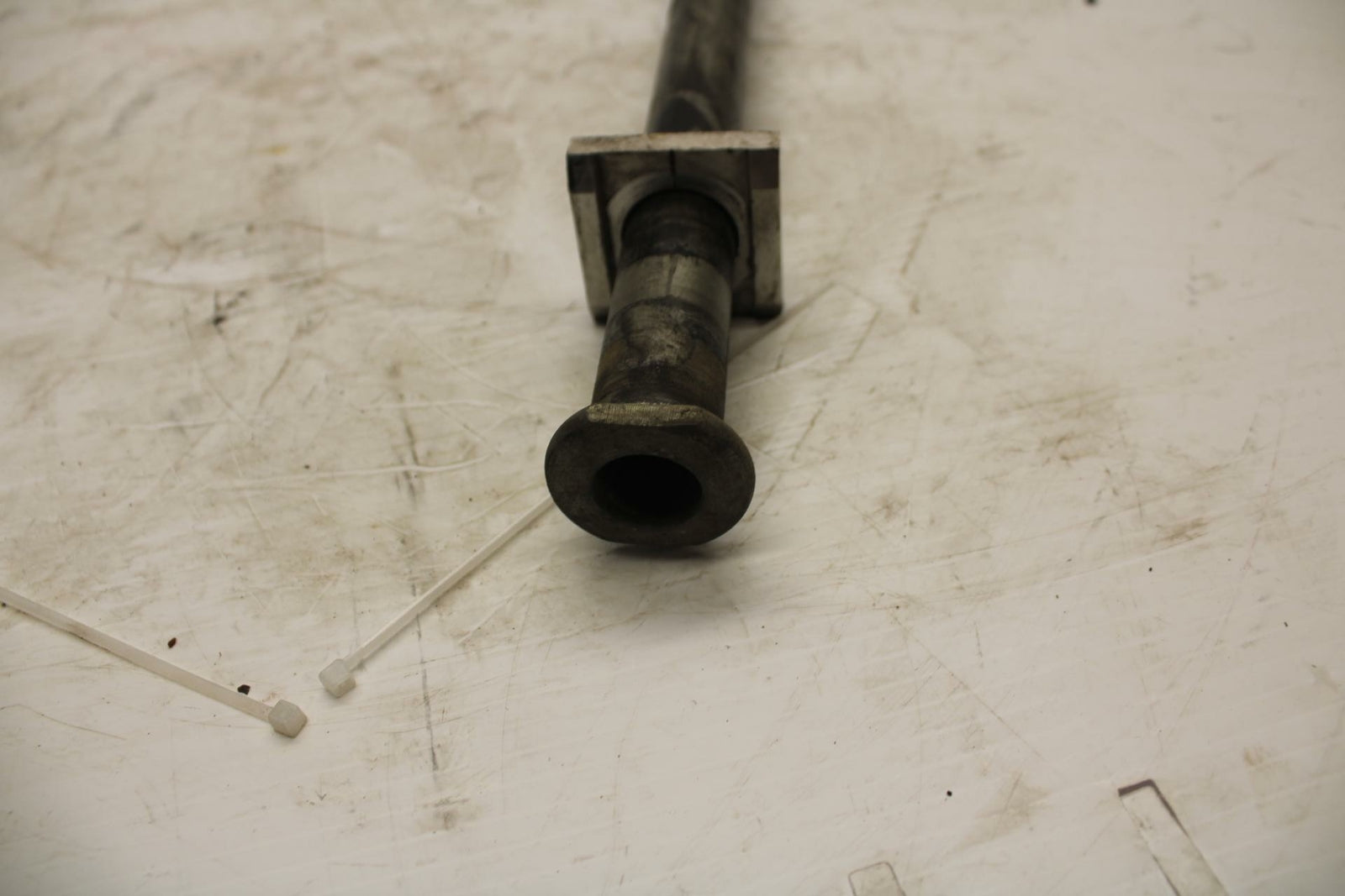 03 KAWASAKI NINJA ZX6RR ZX600K REAR AXLE BACK WHEEL RIM PIVOT BOLT AXEL BB264