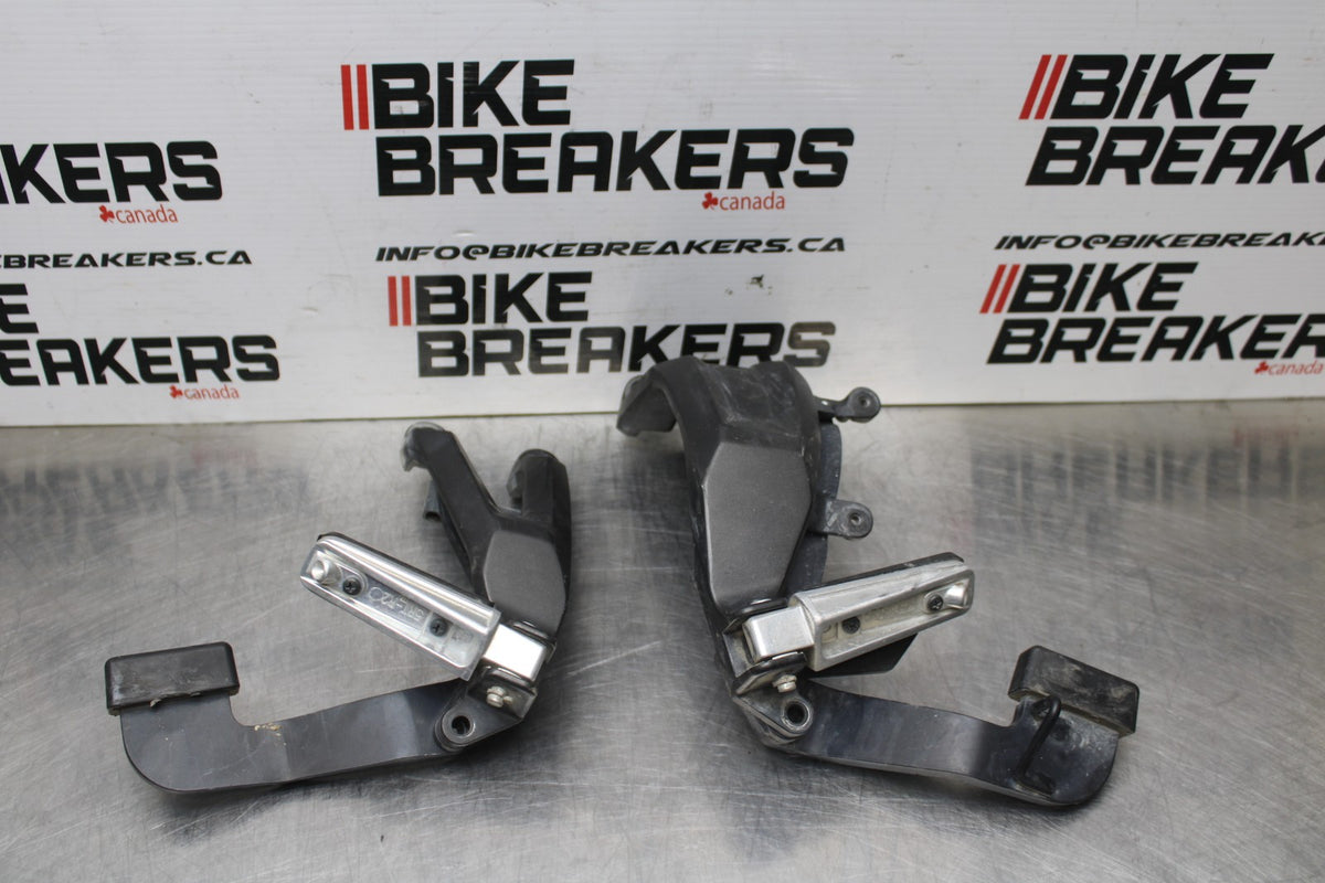 18 YAMAHA SUPER TENERE REAR BACK PASSENGER PEG SET PAIR BB832