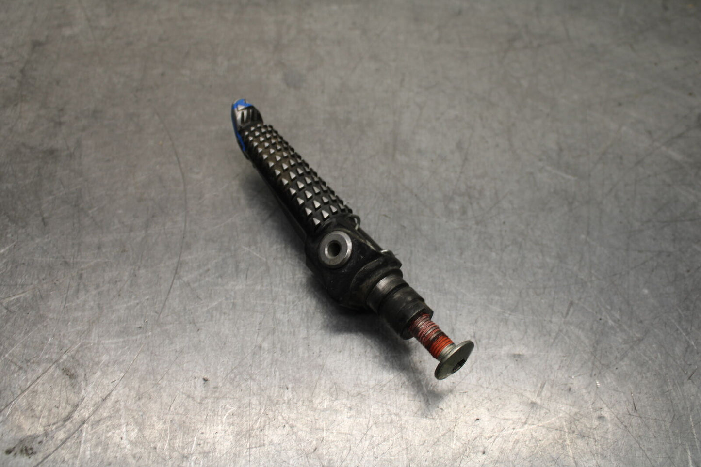 13-17 KAWASAKI NINJA ZX6R ZX636E RIGHT FRONT FOOT REST PEG STEP BB735