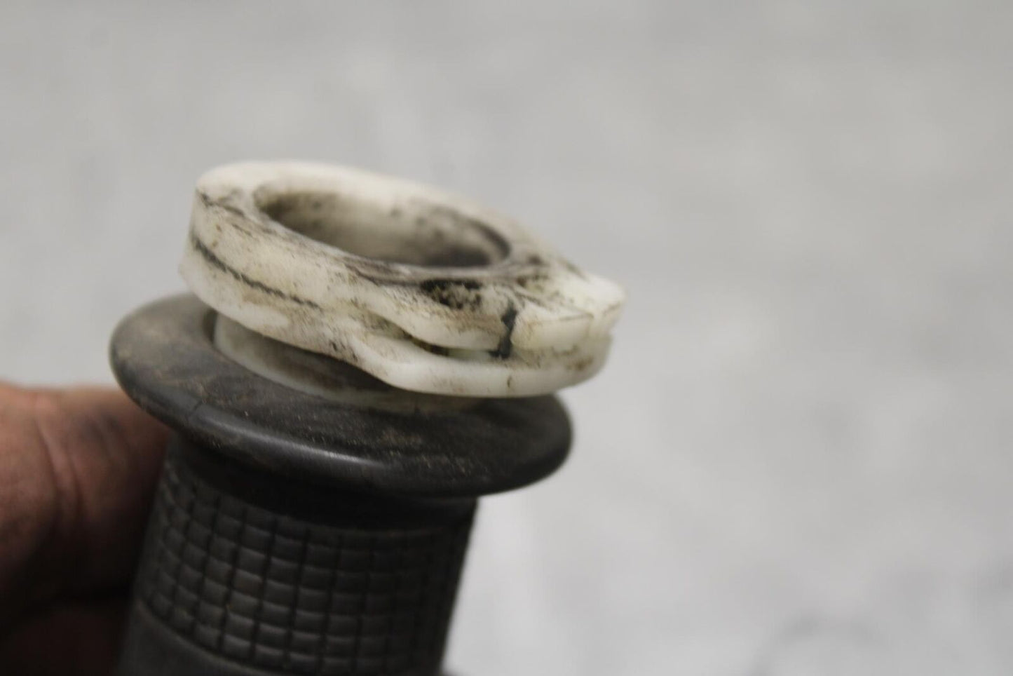 03-04 HONDA CBR600RR RIGHT THROTTLE GRIP 53140-MCF-305 BB637