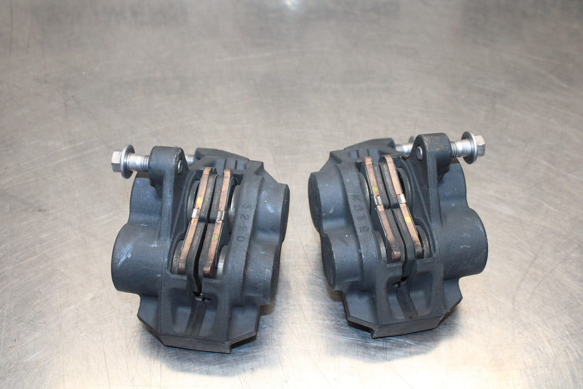 23-24 YAMAHA MT-07 RIGHT LEFT FRONT BRAKE CALIPER SET PAIR CALIPERS BB194