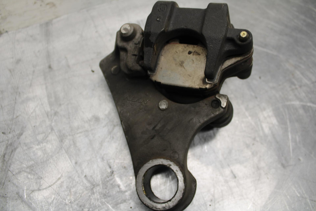 04-06 YAMAHA YZF R1 REAR BACK BRAKE CALIPER W MOUNT BRACKET BB491