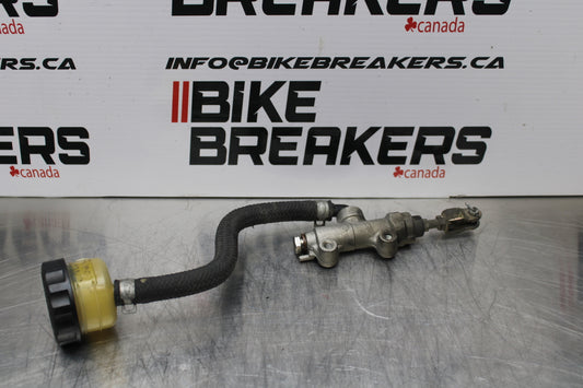 04-05 KAWASAKI NINJA ZX10R REAR BACK BRAKE MASTER CYLINDER W RESERVOIR BB163
