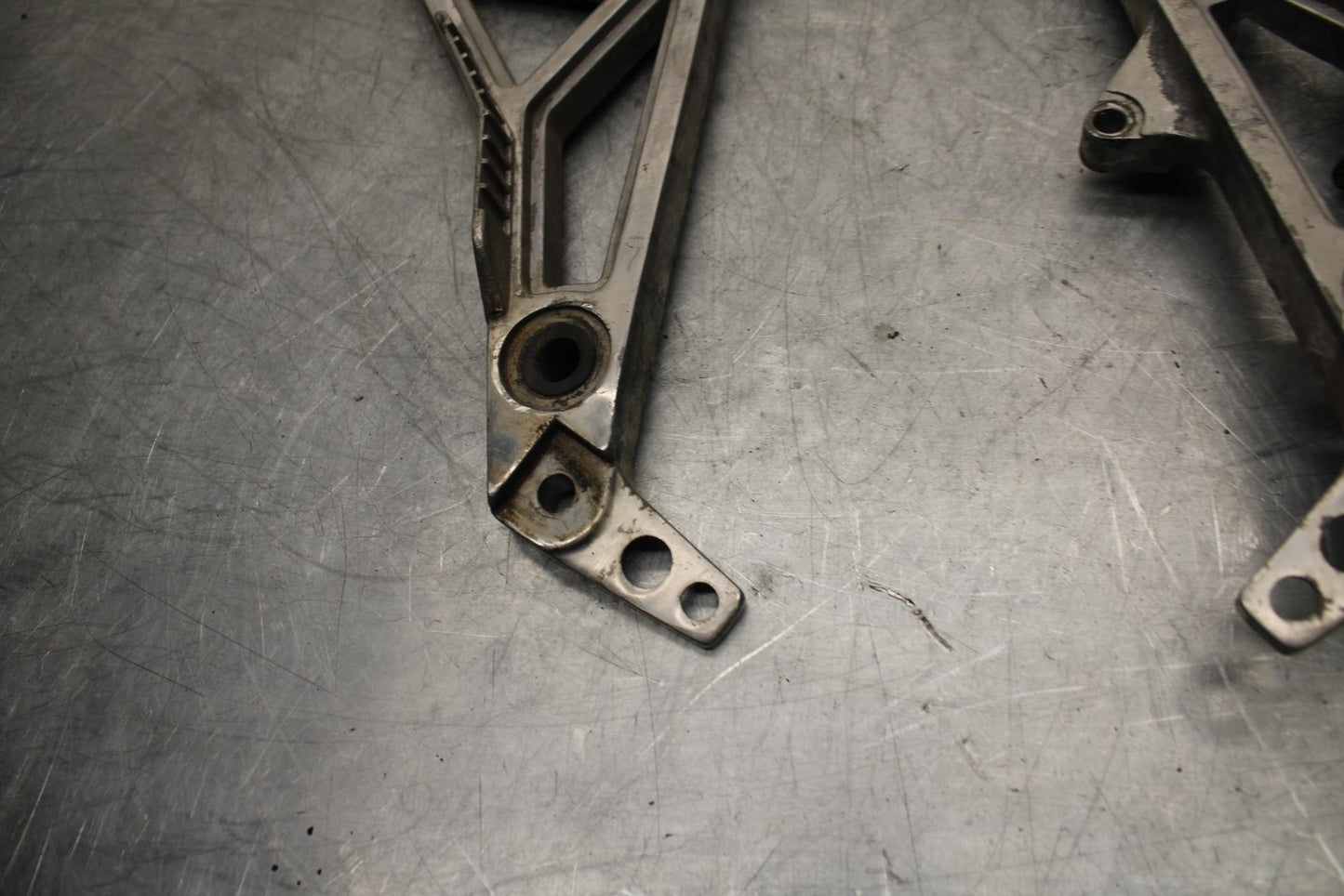 84-85 YAMAHA FJ1100 LEFT RIGHT REARSET REAR SET DRIVER PEG BRACKETS MOUNTS BB29