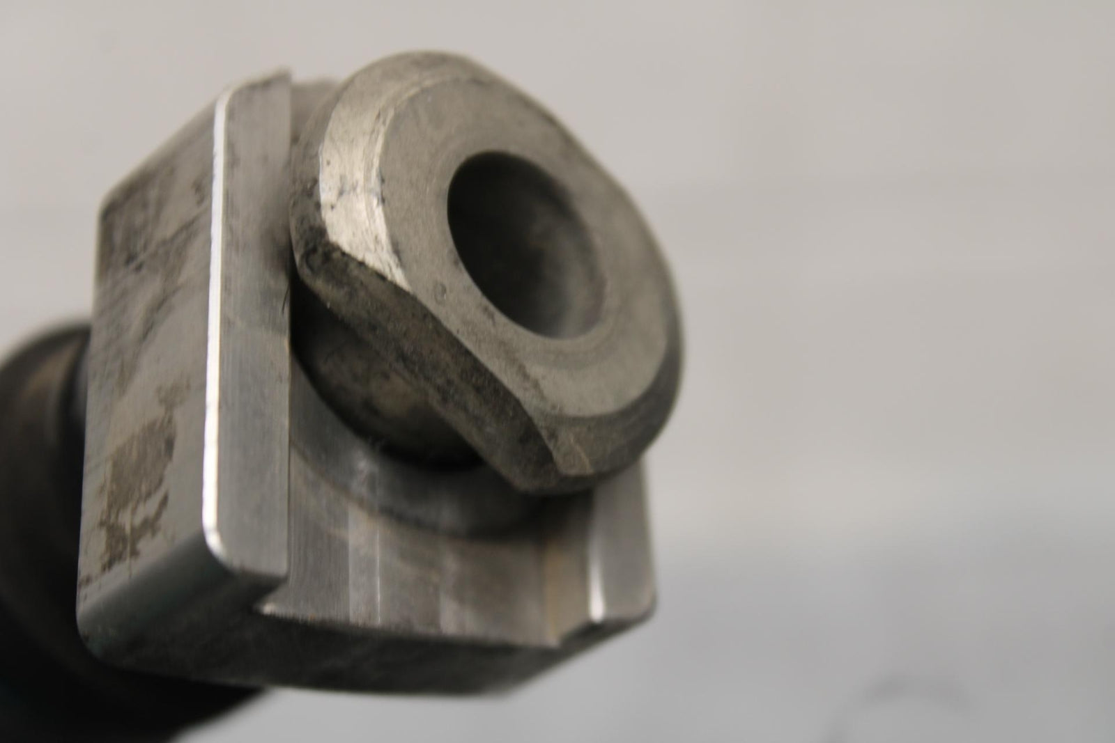 2009 Triumph Daytona 675 REAR AXLE BACK WHEEL RIM PIVOT BOLT AXEL  BB584