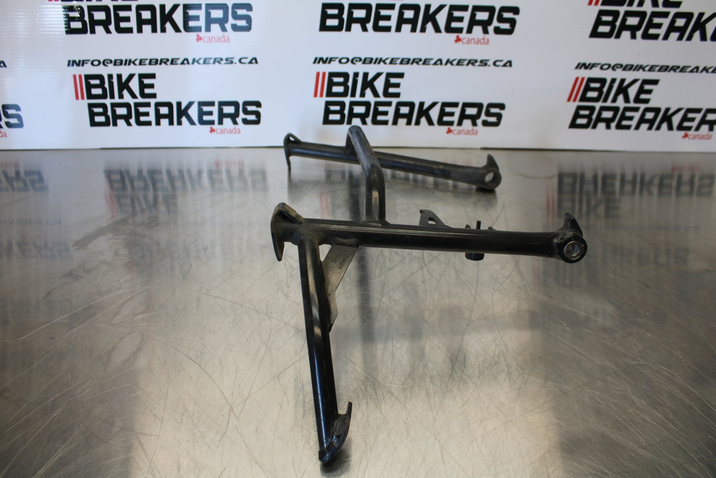 06-12 BMW F800ST CENTER MAIN STAND BB144
