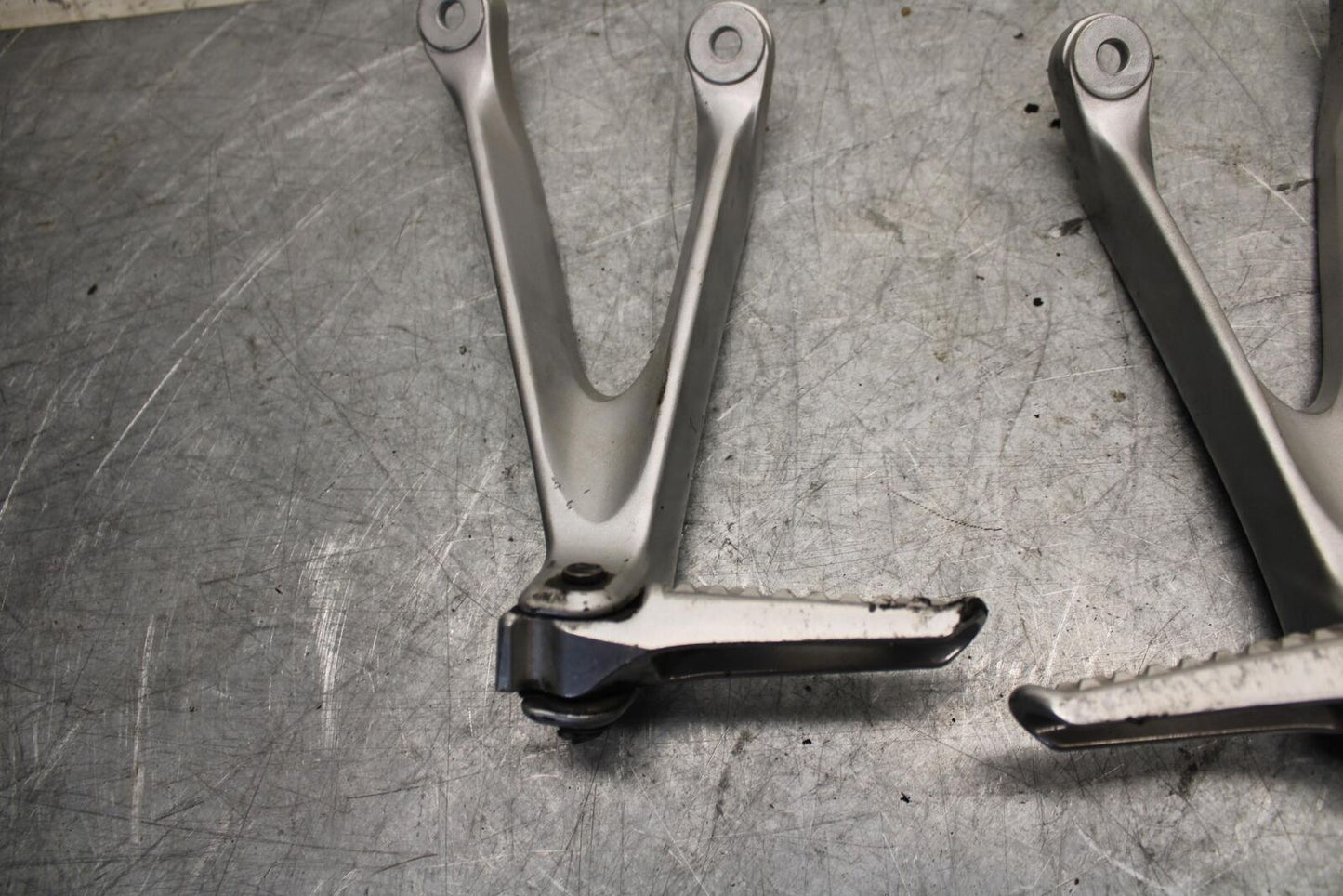 2016 Honda CBR1000RR REAR BACK PASSENGER PEG SET PAIR 50720-MEL-305 BB530