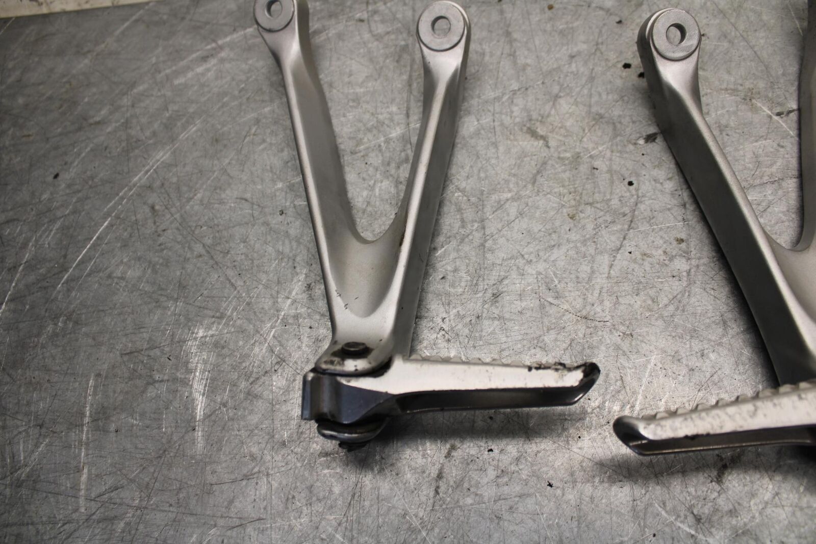 2016 Honda CBR1000RR REAR BACK PASSENGER PEG SET PAIR 50720-MEL-305 BB530
