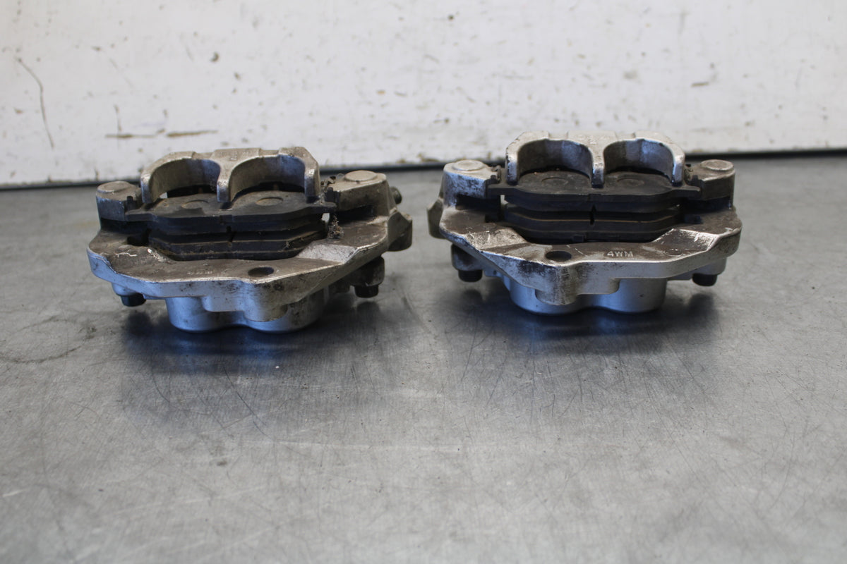 05-06 YAMAHA ROYAL STAR RIGHT LEFT FRONT BRAKE CALIPER SET PAIR CALIPERS BB697
