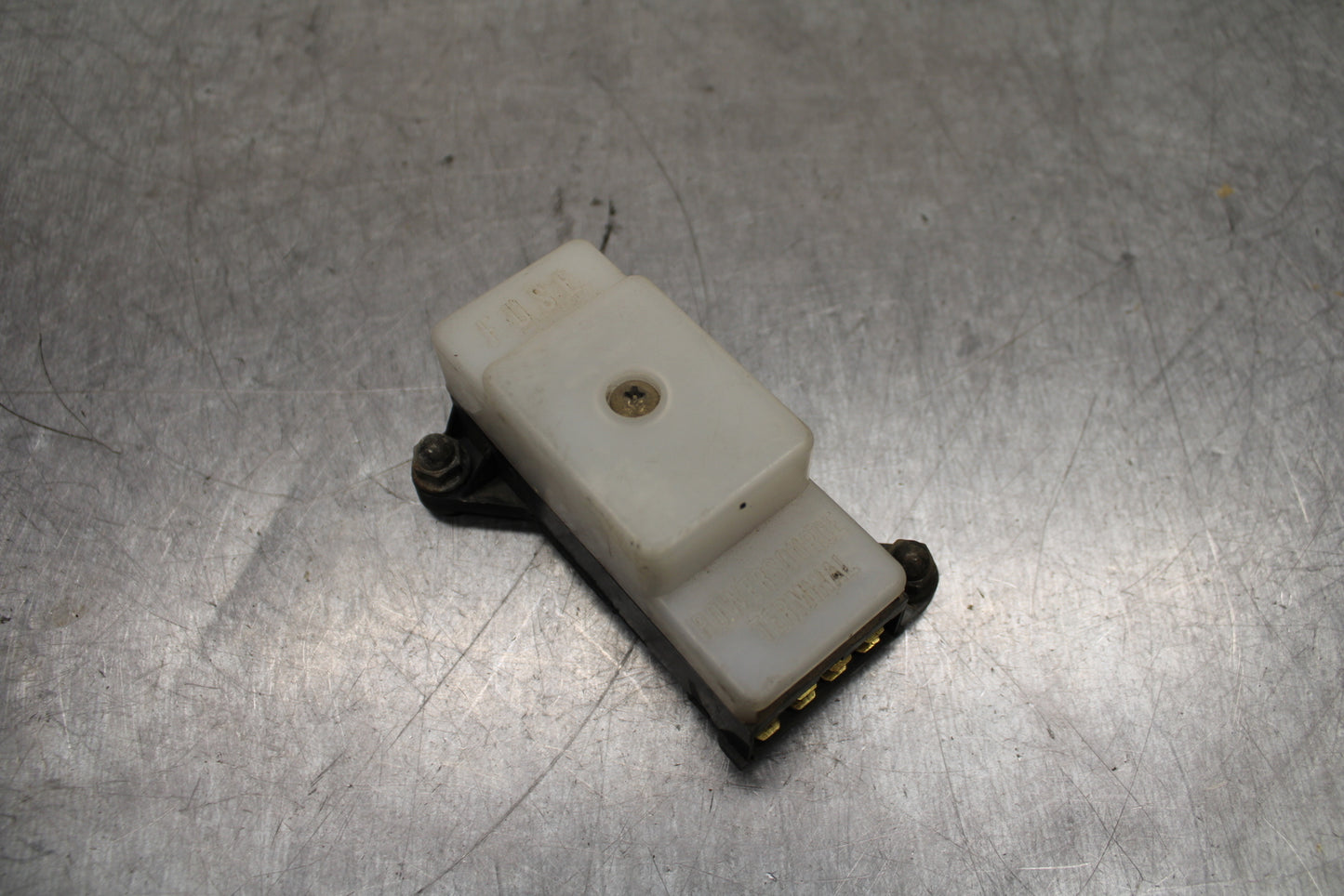 91-92 SUZUKI GSXR750 M  RELAY ASSEMBLY FUSE BOX BB125