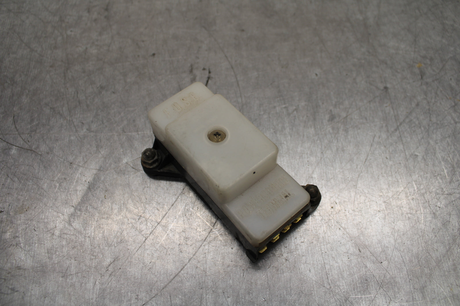 91-92 SUZUKI GSXR750 M  RELAY ASSEMBLY FUSE BOX BB125
