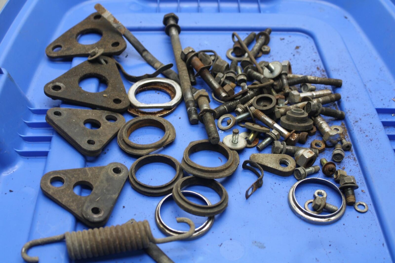80-83 SUZUKI GS750E ENGINE MOTOR MOUNTS AND MISCELLANEOUS BOLTS BB82