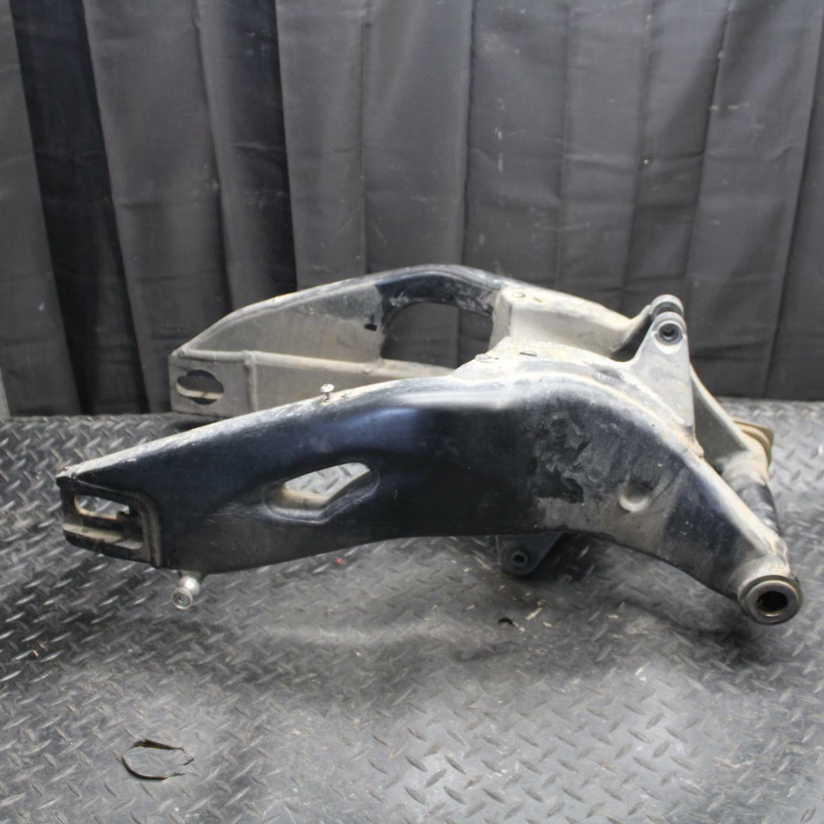 10-11 HONDA CBR1000RR REAR SWINGARM  SUSPENSION SWING ARM 52200-MFL-010 BB228