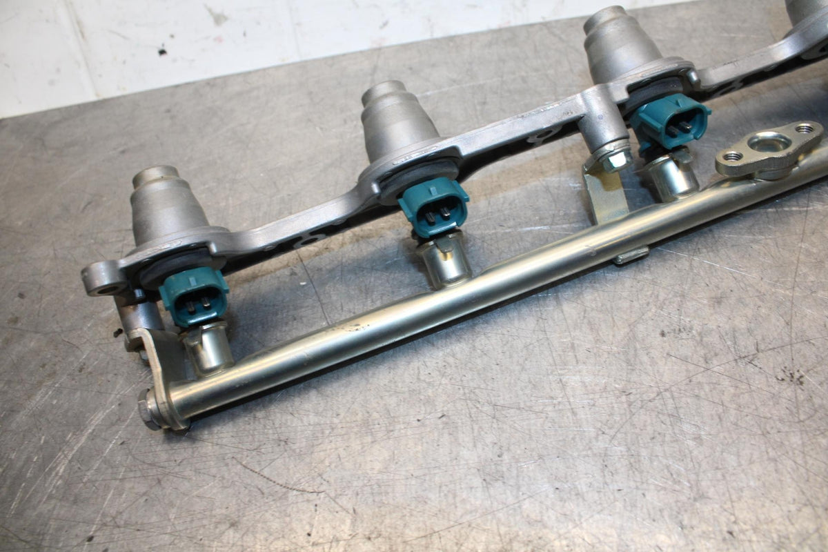 06-07 HONDA CBR1000RR SECONDARY FUEL INJECTORS TOP AIRBOX GAS RAIL BB75