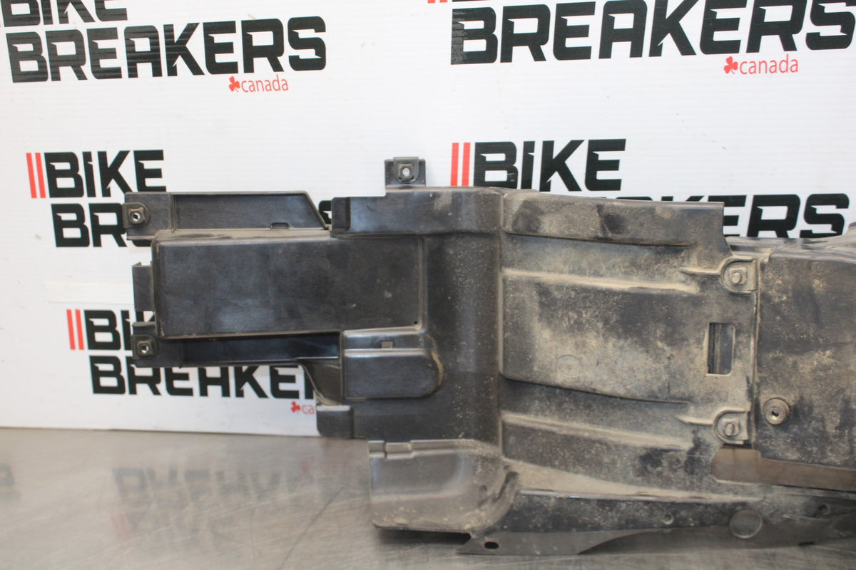05-06 KAWASAKI NINJA ZX6R REAR BACK TAIL UNDERTAIL BATTERY TRAY PLASTIC BB877