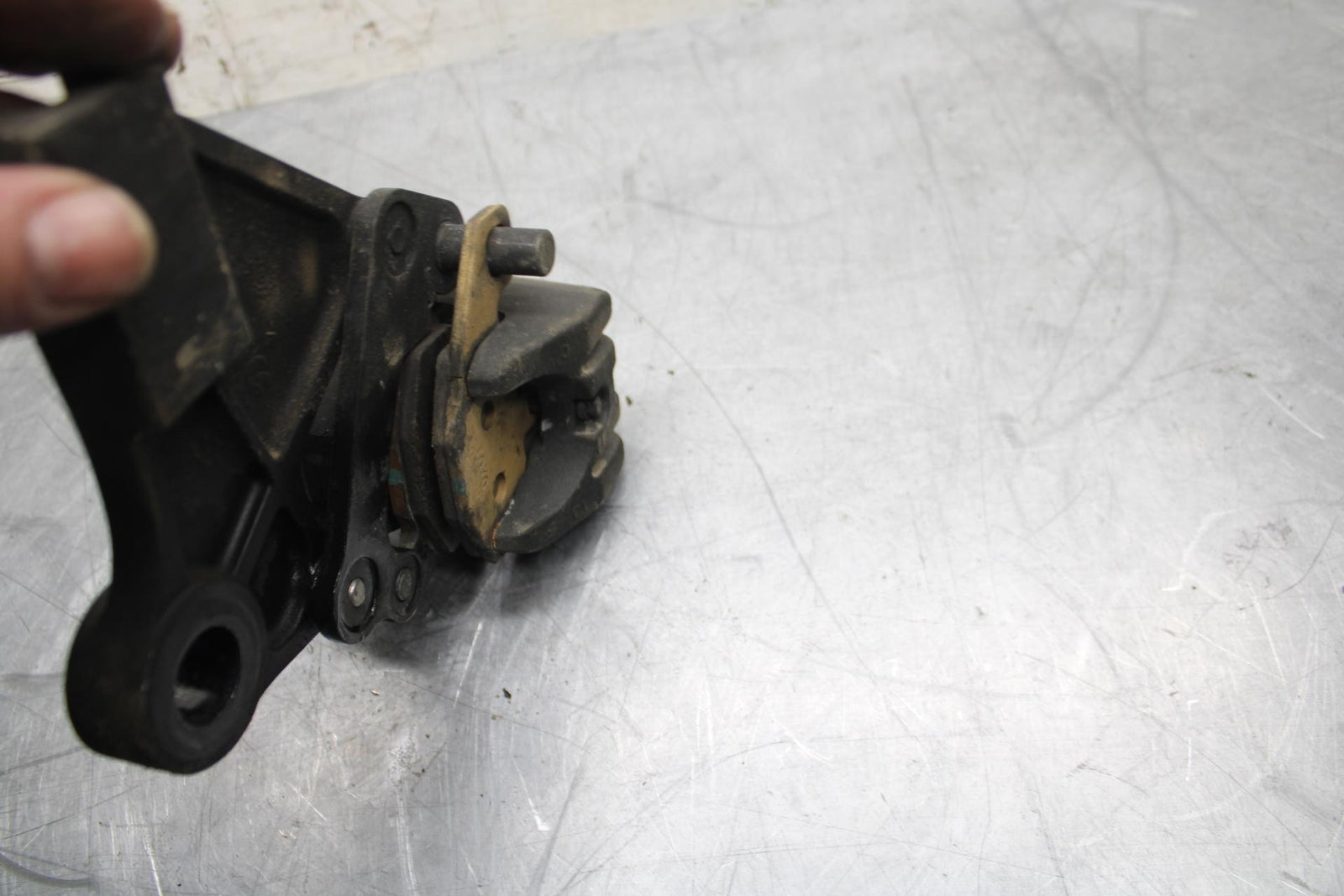 11-14 KAWASAKI VERSYS 650 LE 650C REAR BACK BRAKE CALIPER W MOUNT BRACKET BB498