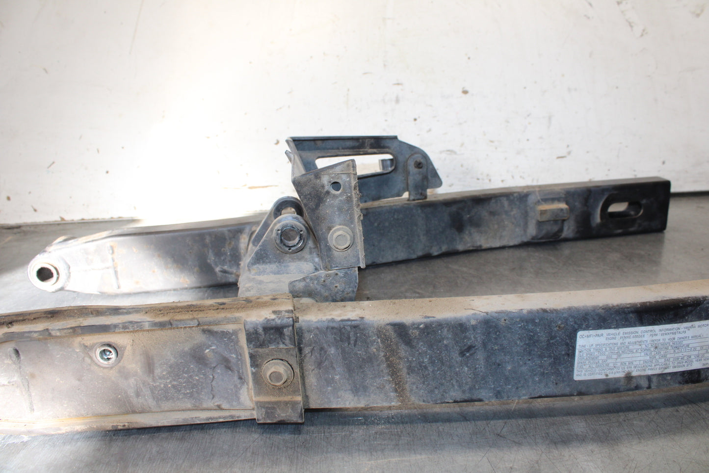 09-15 YAMAHA FZ6R REAR SWINGARM BACK SUSPENSION SWING ARM BB686
