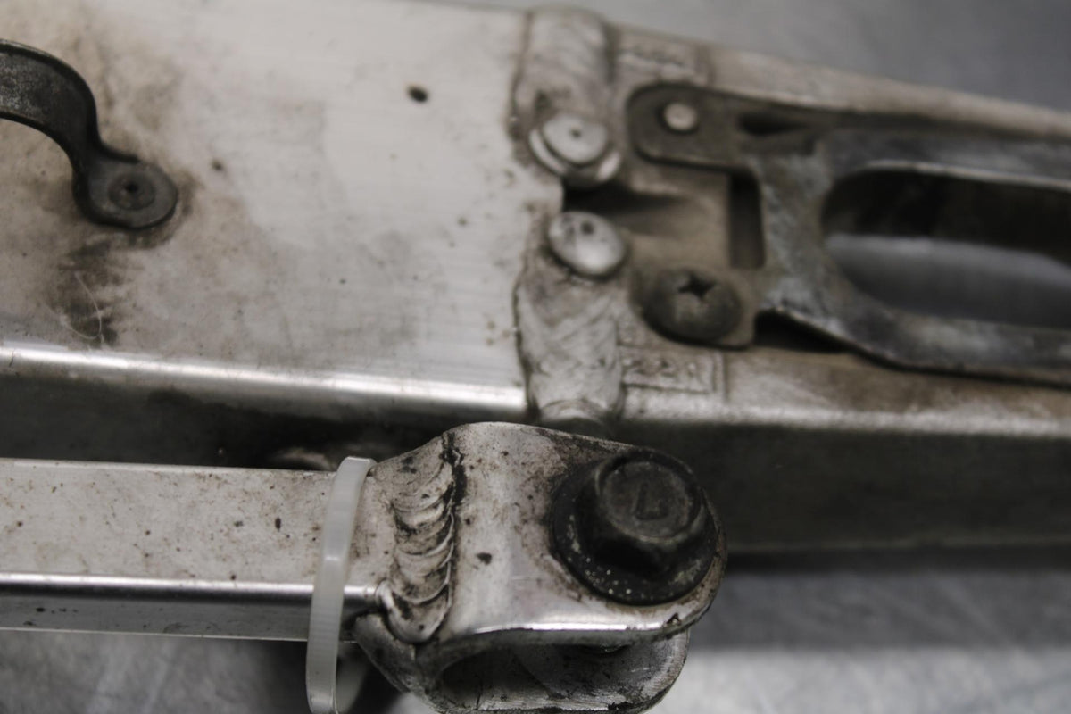 1999 Suzuki GSXR600 REAR SWINGARM BACK SUSPENSION SWING ARM BB580