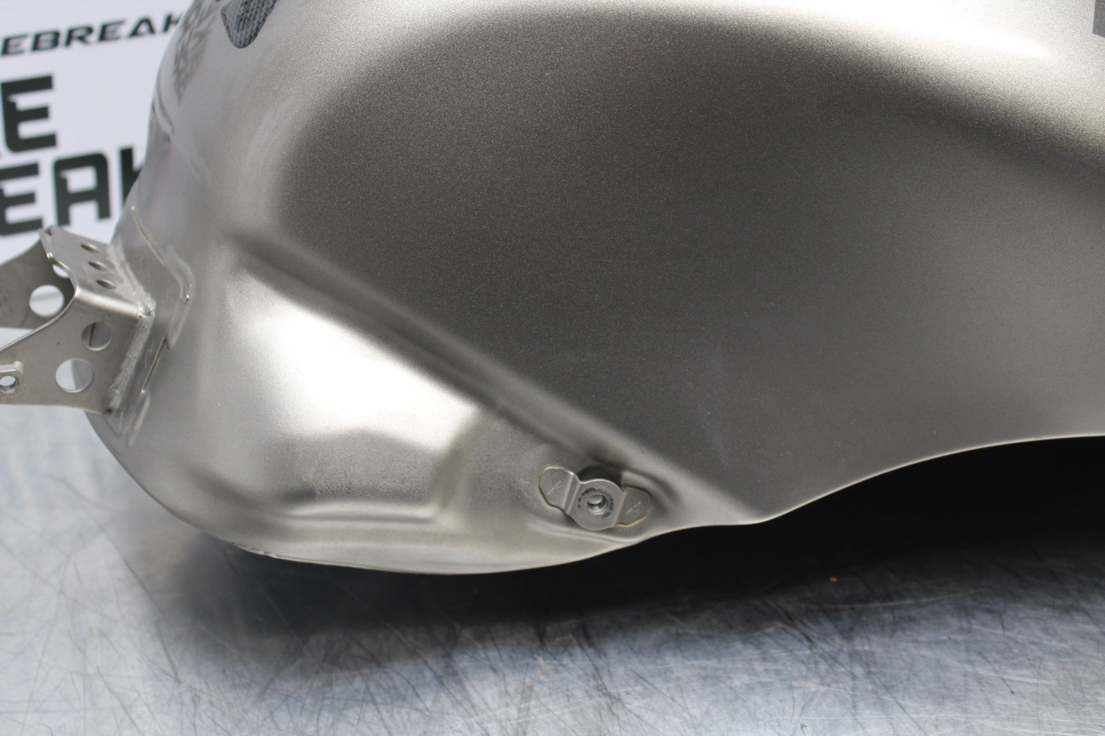 04-05 KAWASAKI NINJA ZX10R GAS TANK FUEL CELL PETROL RESERVOIR BB163