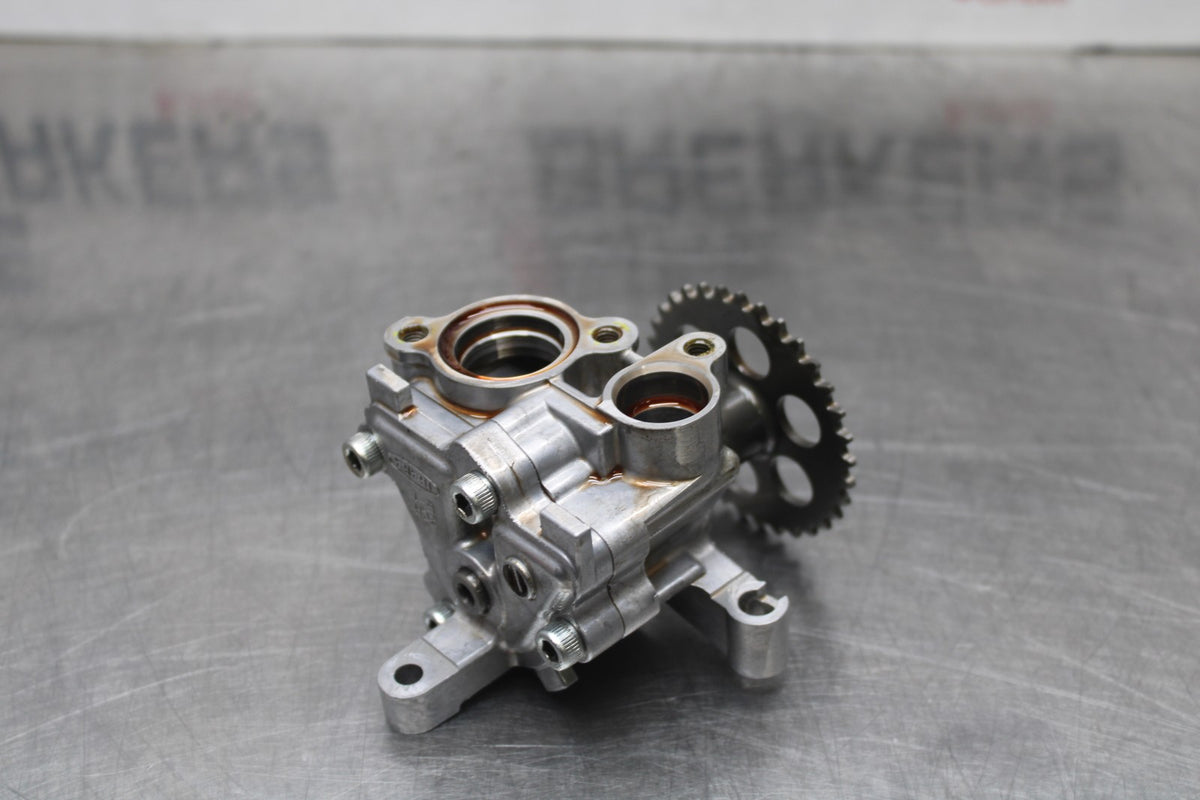 18 YAMAHA YZF R1  ENGINE MOTOR OIL PUMP BB838