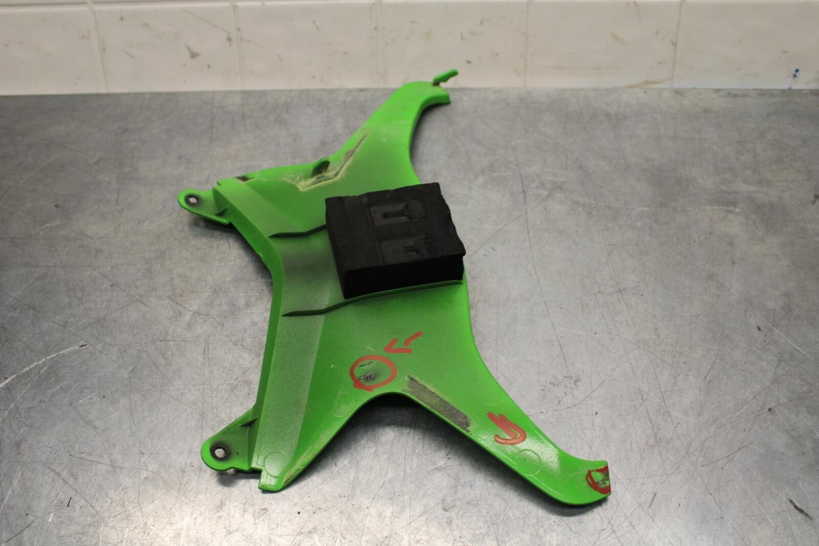 2011 Kawasaki Ninja ZX6R ZX600R FRONT CENTER COWL FAIRING BB587