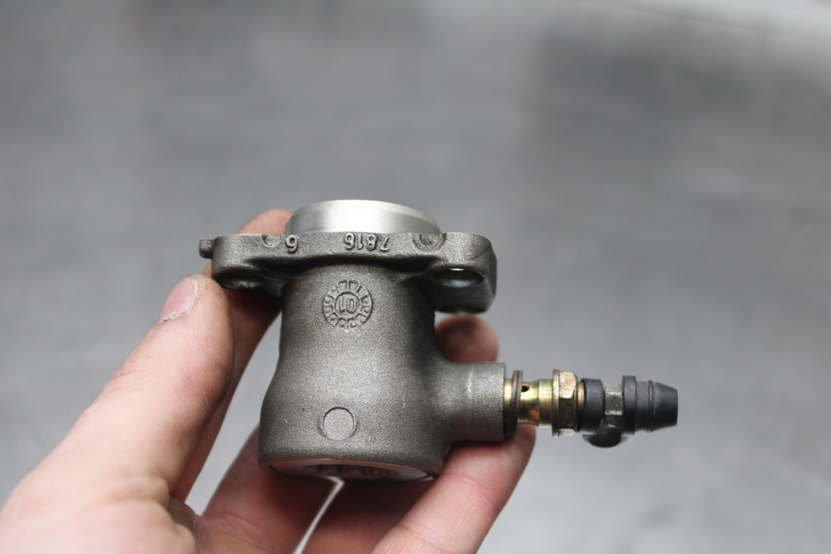 02 DUCATI MONSTER 620 CLUTCH SLAVE PISTON CYLINDER BB851