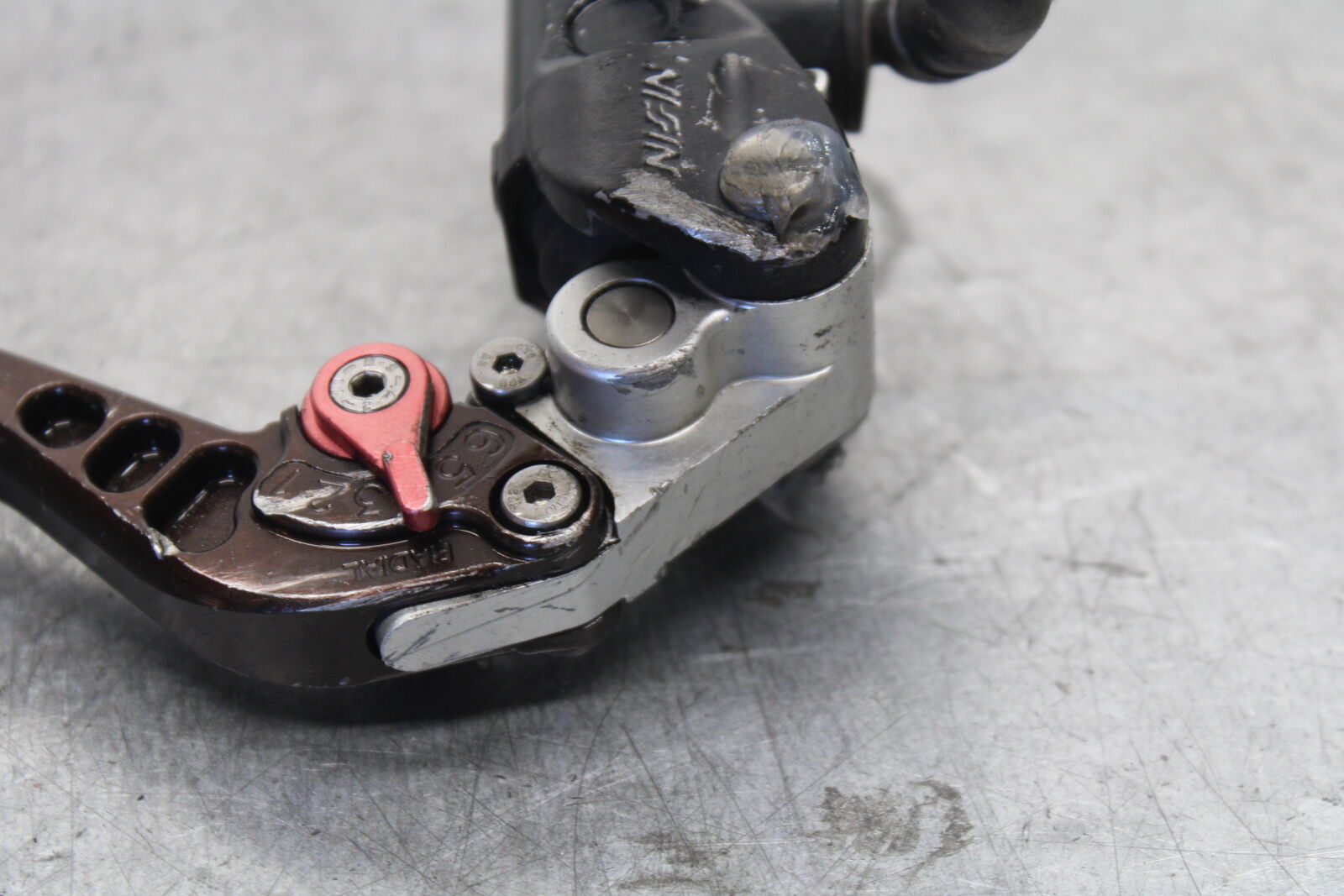 05-06 SUZUKI GSXR1000 FRONT BRAKE MASTER CYLINDER w/ LEVER 59600-47H10 BB677