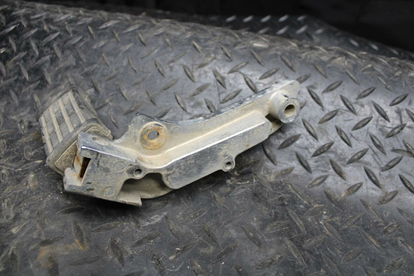 84-85 YAMAHA VIRAGO 1000 REAR  LEFT PASSENGER FOOT STEP PEG BB173