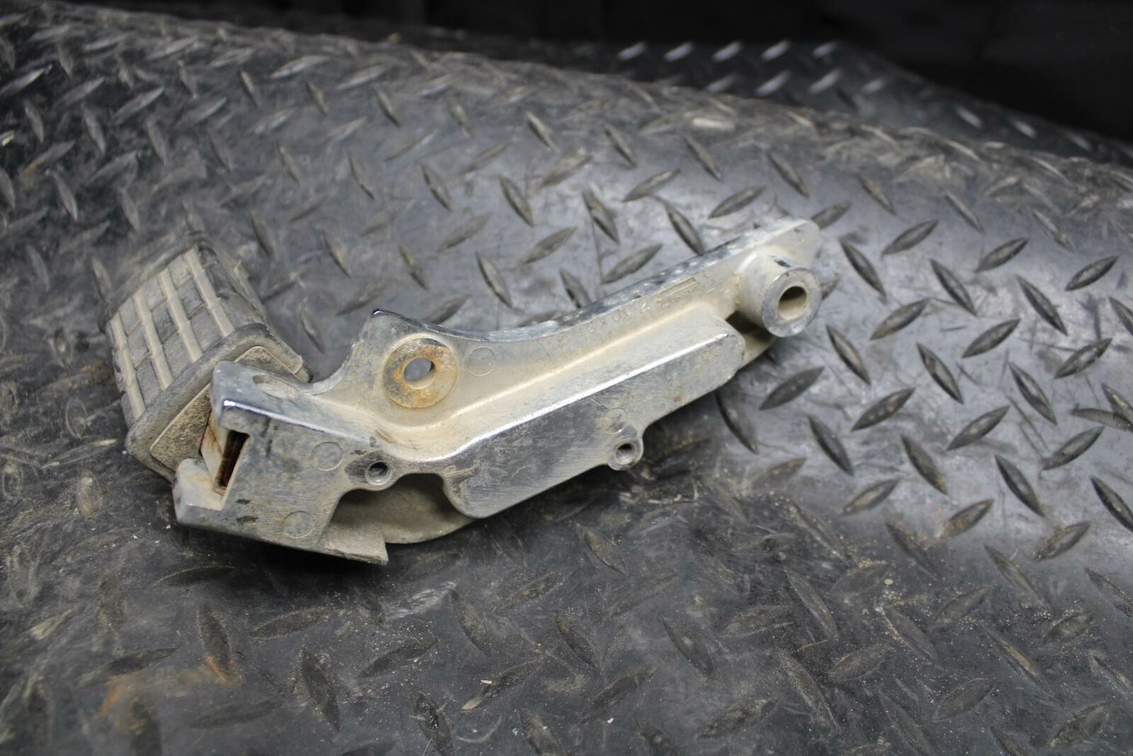 84-85 YAMAHA VIRAGO 1000 REAR  LEFT PASSENGER FOOT STEP PEG BB173