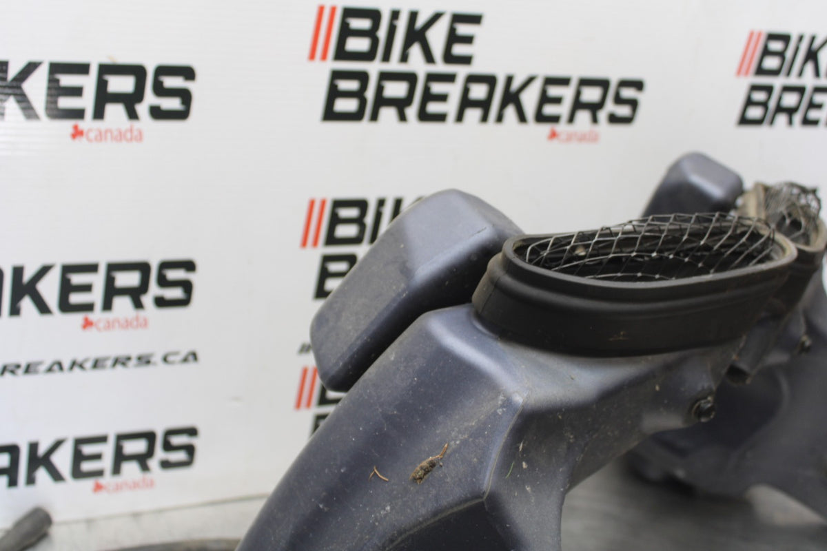 98 KAWASAKI NINJA ZX6 RIGHT LEFT AIR INTAKE DUCTS BB870