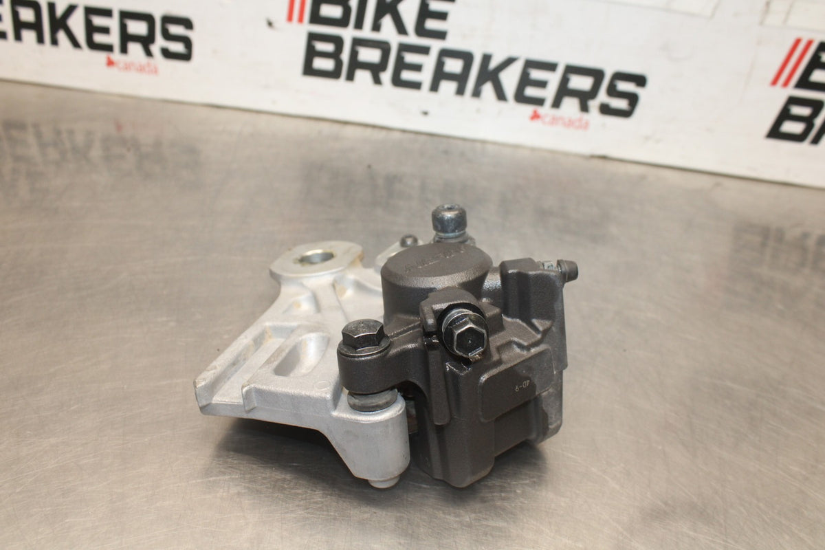 22-25 YAMAHA YZF R7 REAR BACK BRAKE CALIPER W MOUNT BRACKET BB940