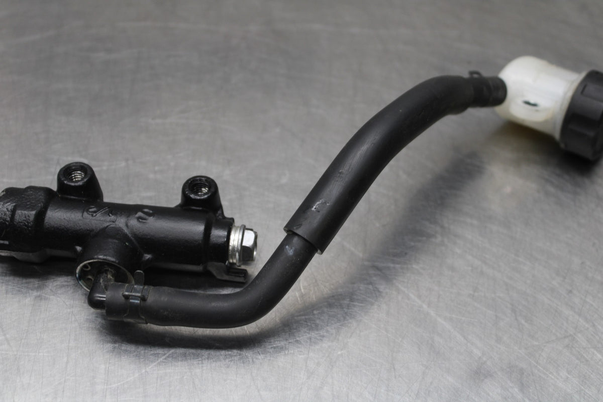 24-25 KAWASAKI NINJA ZX6R REAR BACK BRAKE MASTER CYLINDER W RESERVOIR BB939