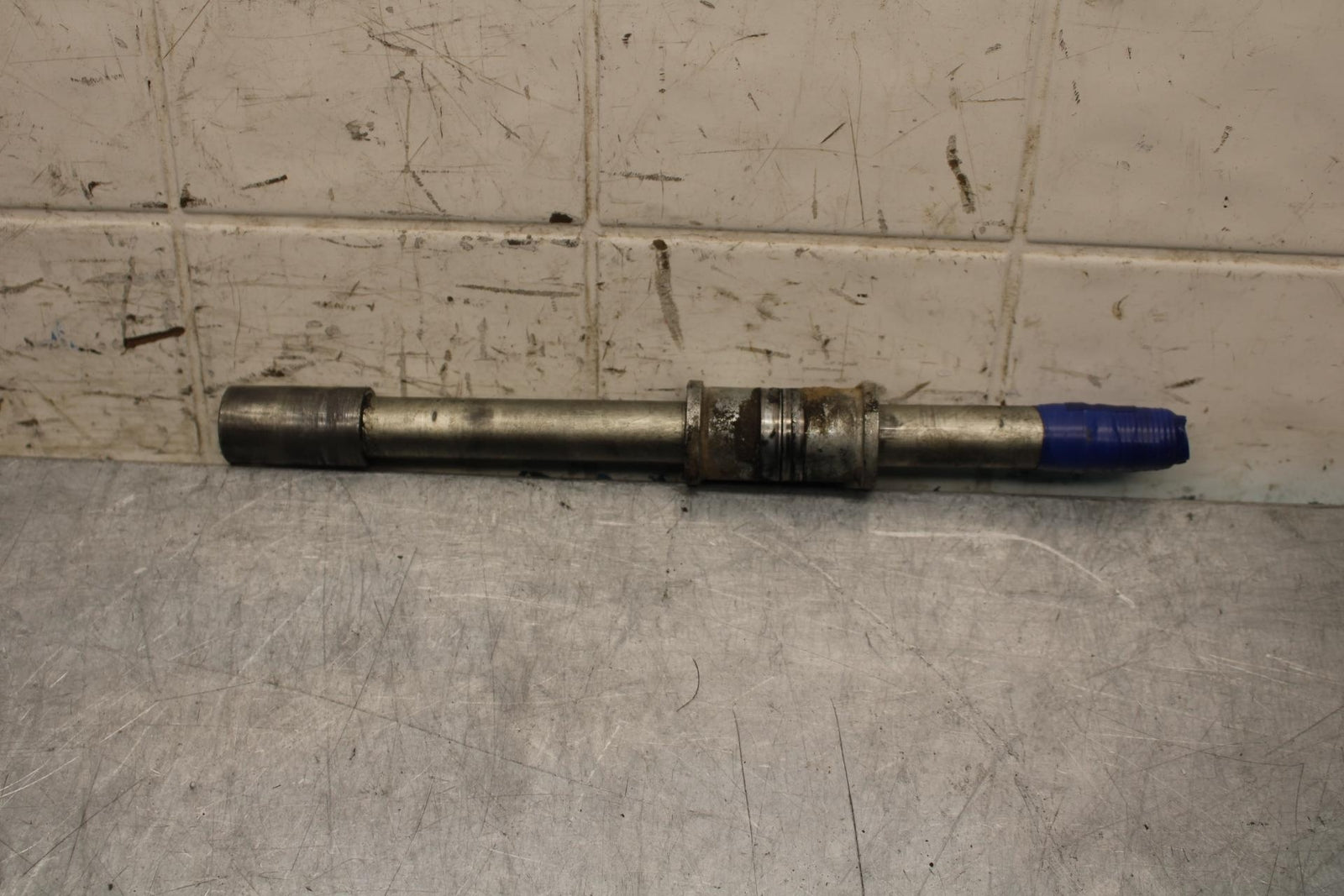 2012 Yamaha FZ8 FRONT WHEEL RIM AXLE PIVOT BOLT 39P-25181-00-00 BB550